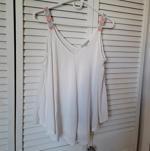 GREEN ENVELOPE LOS ANGELES Chevron Print White Flowy Tank Blouse, Size M - Picture 2 of 9